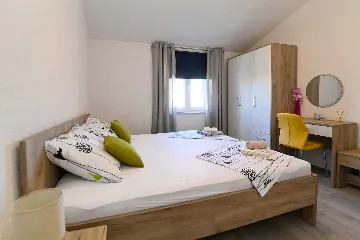 Villa with Private Pool for up to 5 in Gabonjin