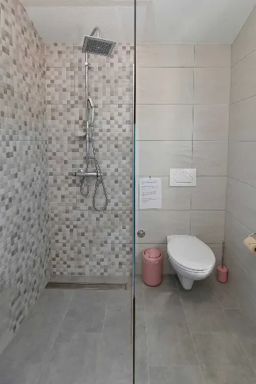 Villa with Private Pool for up to 5 in Gabonjin