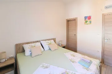 Villa with Private Pool for up to 5 in Gabonjin