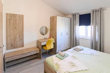 Villa with Private Pool for up to 5 in Gabonjin