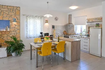 Villa with Private Pool for up to 5 in Gabonjin