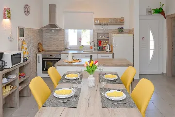 Villa with Private Pool for up to 5 in Gabonjin