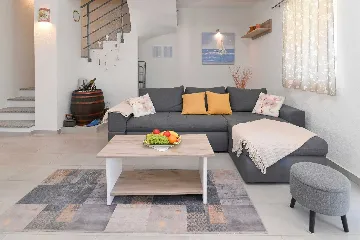 Villa with Private Pool for up to 5 in Gabonjin