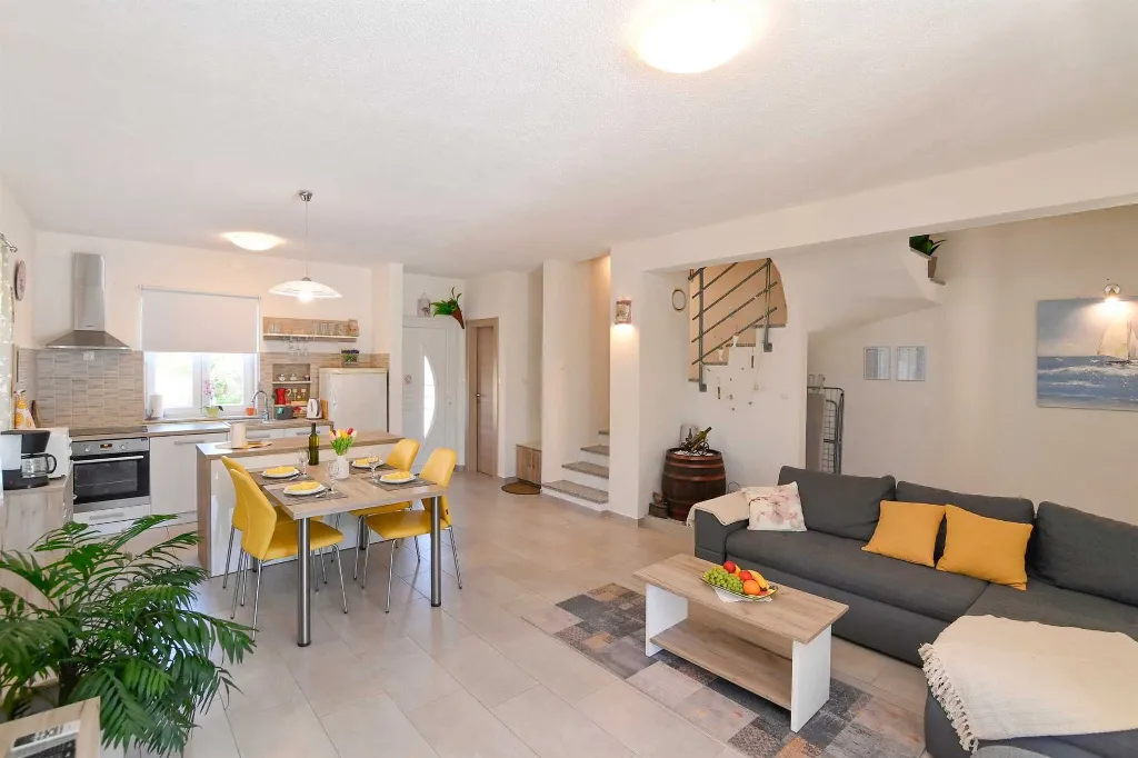 Villa with Private Pool for up to 5 in Gabonjin