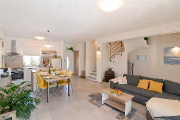 Villa with Private Pool for up to 5 in Gabonjin