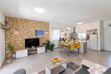 Villa with Private Pool for up to 5 in Gabonjin