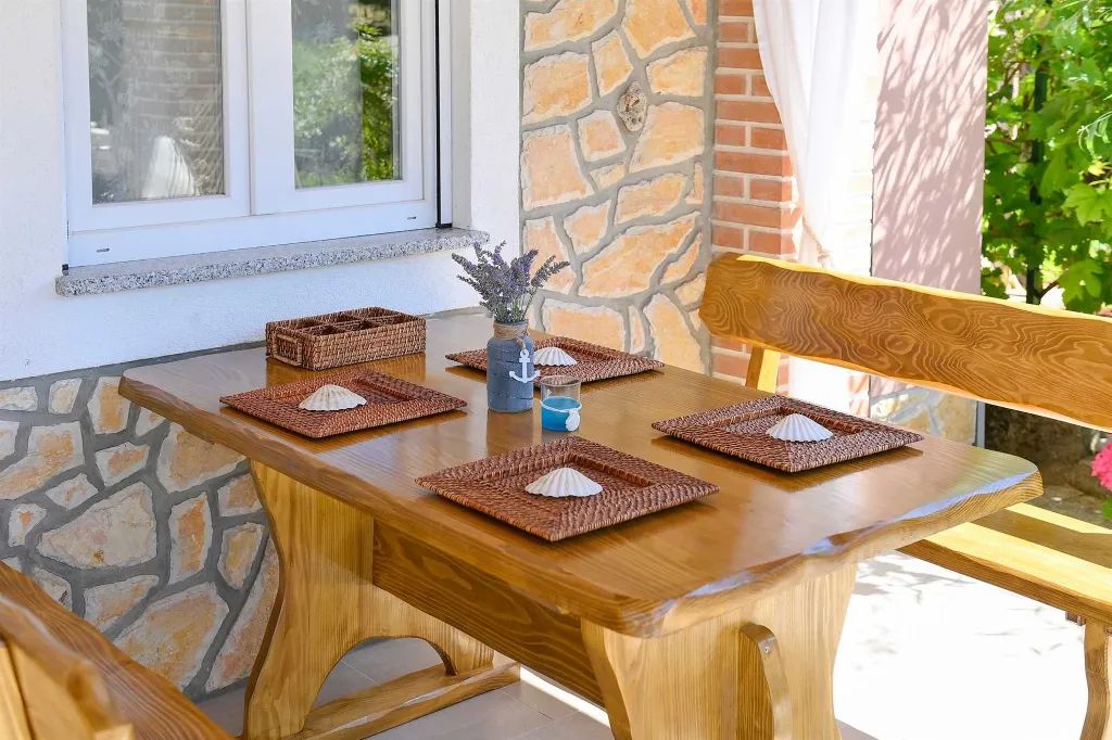 Villa with Private Pool for up to 5 in Gabonjin
