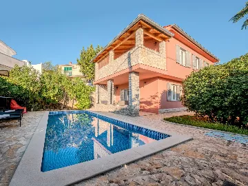 Malinska Villa for 5 Guests with Private Pool