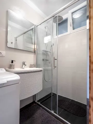 Malinska Villa for 5 Guests with Private Pool