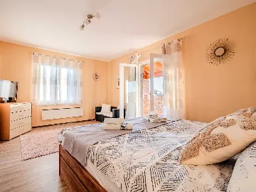 Malinska Villa for 5 Guests with Private Pool