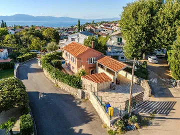 Malinska Villa for 5 Guests with Private Pool