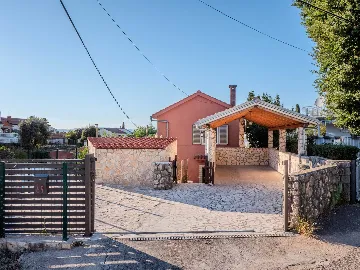 Malinska Villa for 5 Guests with Private Pool