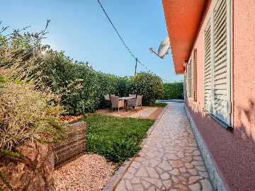 Malinska Villa for 5 Guests with Private Pool