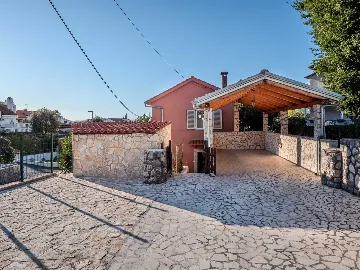 Malinska Villa for 5 Guests with Private Pool