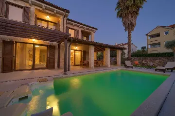 3-Bedroom Villa with Heated Private Pool in Porat