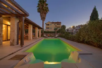 3-Bedroom Villa with Heated Private Pool in Porat