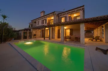 3-Bedroom Villa with Heated Private Pool in Porat