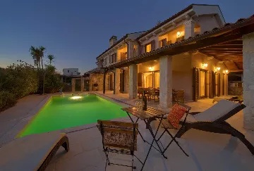 3-Bedroom Villa with Heated Private Pool in Porat