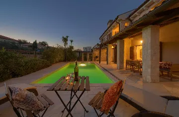 3-Bedroom Villa with Heated Private Pool in Porat