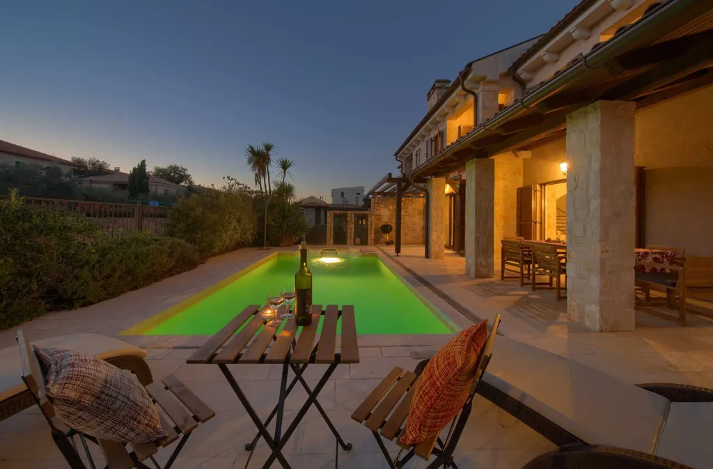 3-Bedroom Villa with Heated Private Pool in Porat