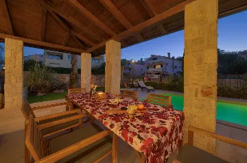 3-Bedroom Villa with Heated Private Pool in Porat