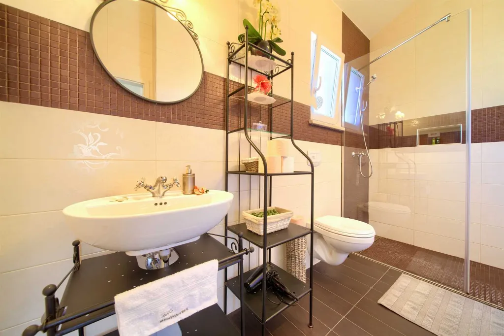 3-Bedroom Villa with Heated Private Pool in Porat