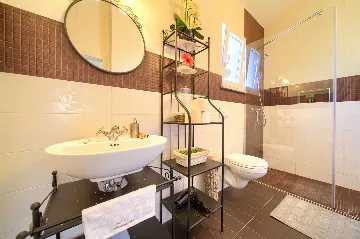 3-Bedroom Villa with Heated Private Pool in Porat