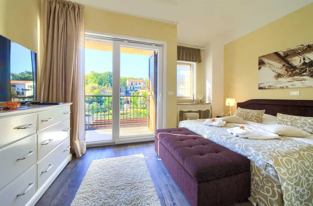 3-Bedroom Villa with Heated Private Pool in Porat