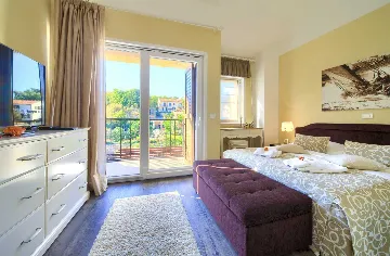 3-Bedroom Villa with Heated Private Pool in Porat