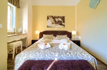 3-Bedroom Villa with Heated Private Pool in Porat