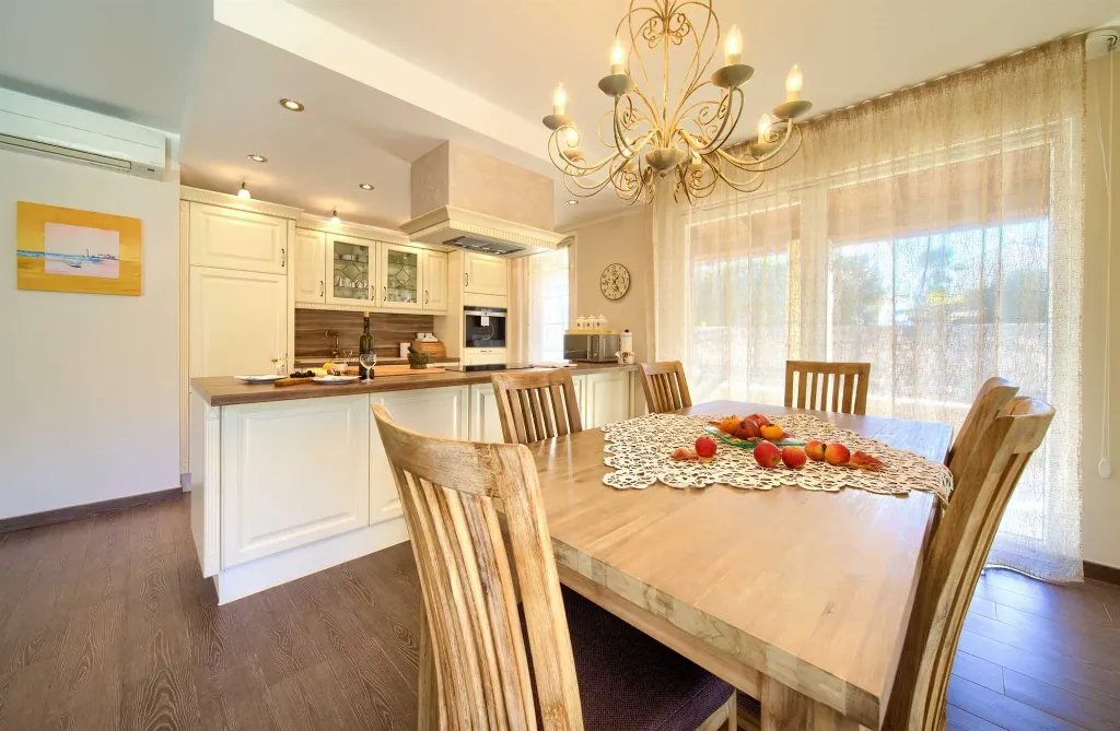 3-Bedroom Villa with Heated Private Pool in Porat