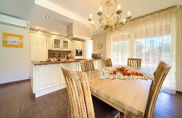 3-Bedroom Villa with Heated Private Pool in Porat