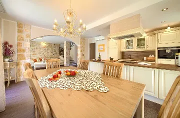 3-Bedroom Villa with Heated Private Pool in Porat