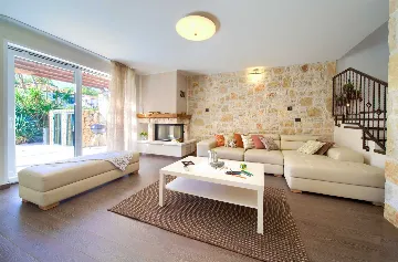 3-Bedroom Villa with Heated Private Pool in Porat