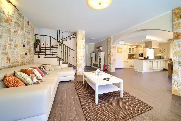 3-Bedroom Villa with Heated Private Pool in Porat