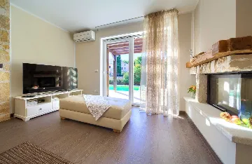 3-Bedroom Villa with Heated Private Pool in Porat