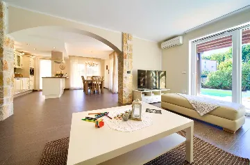 3-Bedroom Villa with Heated Private Pool in Porat