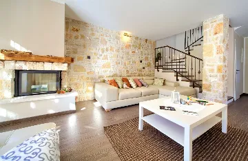 3-Bedroom Villa with Heated Private Pool in Porat