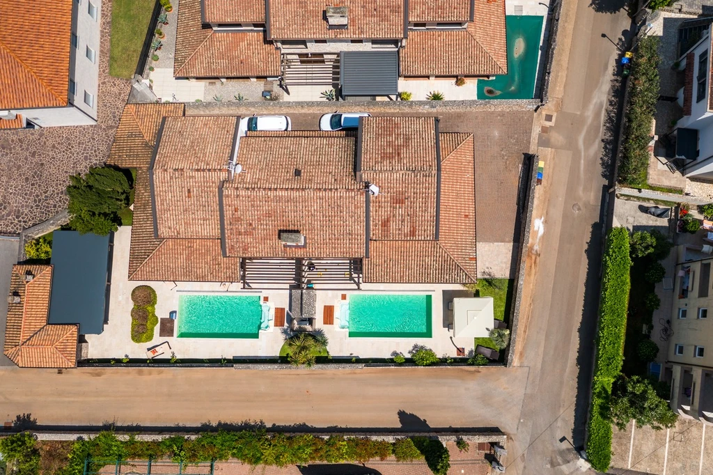 3-Bedroom Villa with Heated Private Pool in Porat