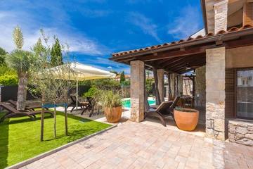 3-Bedroom Villa with Heated Private Pool in Porat