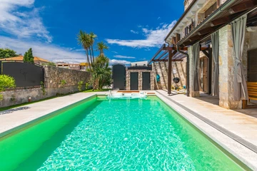 3-Bedroom Villa with Heated Private Pool in Porat