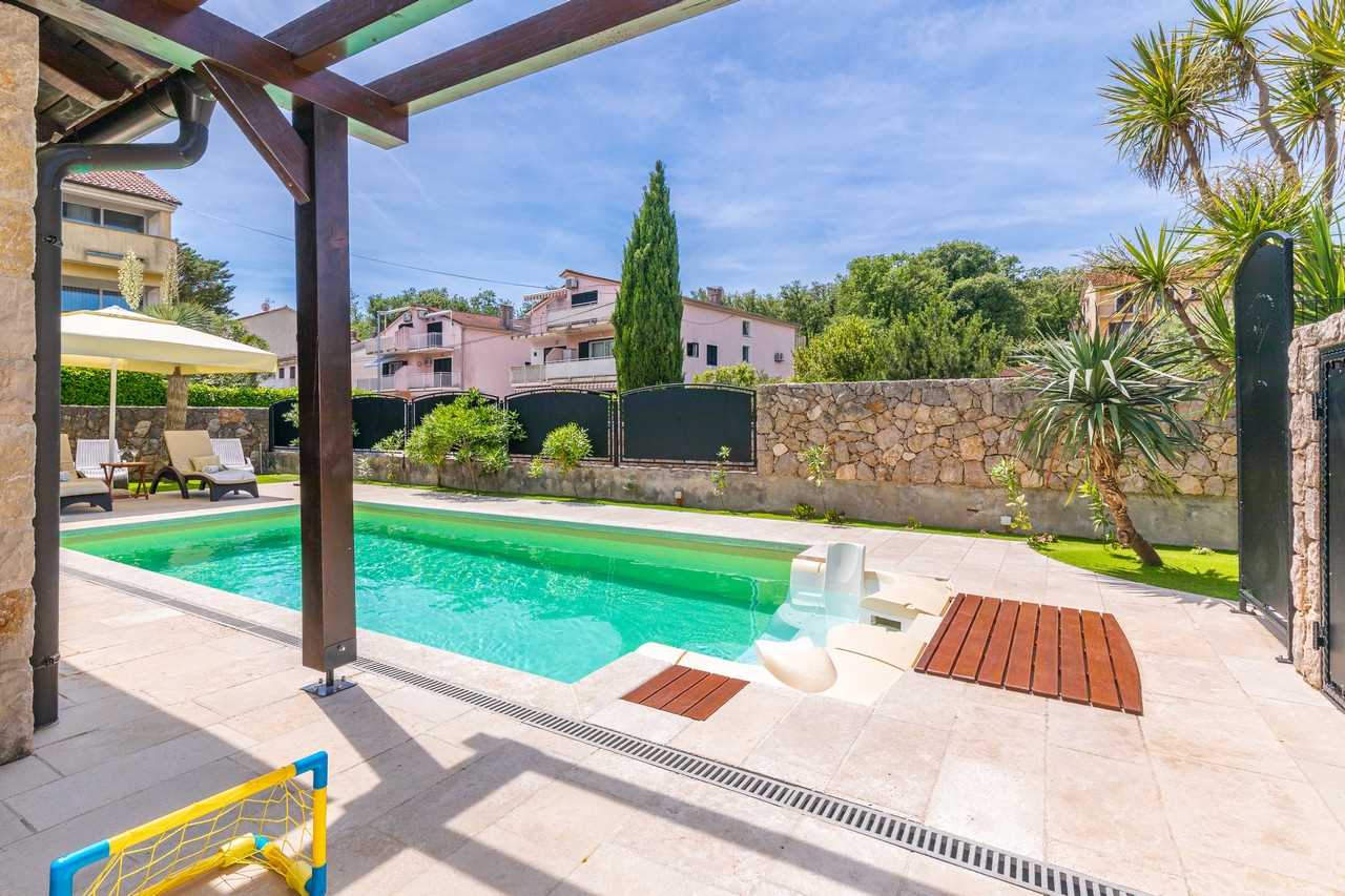 Villa Fina with Heated Private Pool close to the Beach
