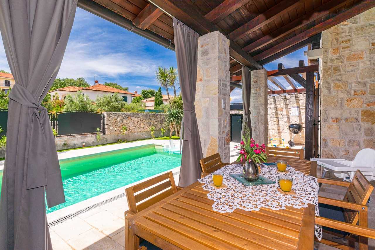 Villa Fina with Heated Private Pool close to the Beach