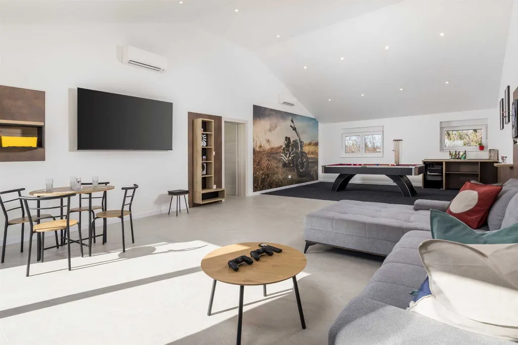 4-Bedroom Villa in Kras (Krk) for Up to 10