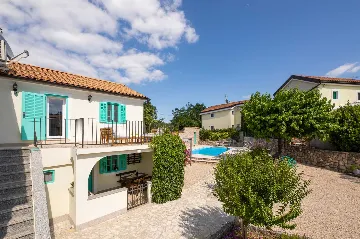 Two-Bedroom Villa with Pool in Rasopasno, Krk
