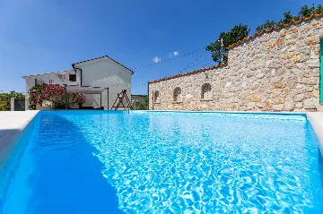 Two-Bedroom Villa with Pool in Rasopasno, Krk