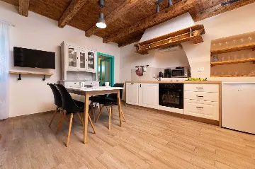 Two-Bedroom Villa with Pool in Rasopasno, Krk