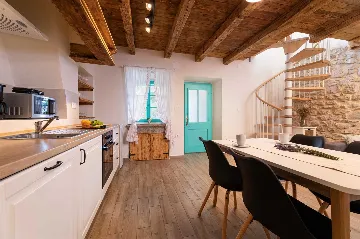 Two-Bedroom Villa with Pool in Rasopasno, Krk