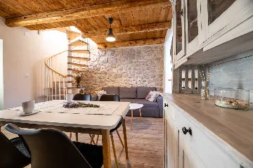 Two-Bedroom Villa with Pool in Rasopasno, Krk