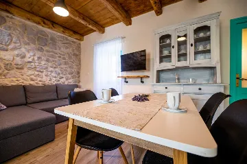 Two-Bedroom Villa with Pool in Rasopasno, Krk